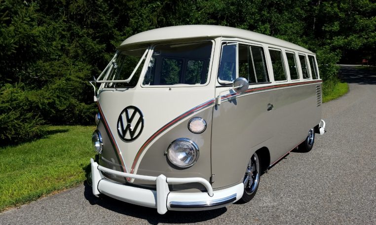 1962 vw deluxe 15 window bus.